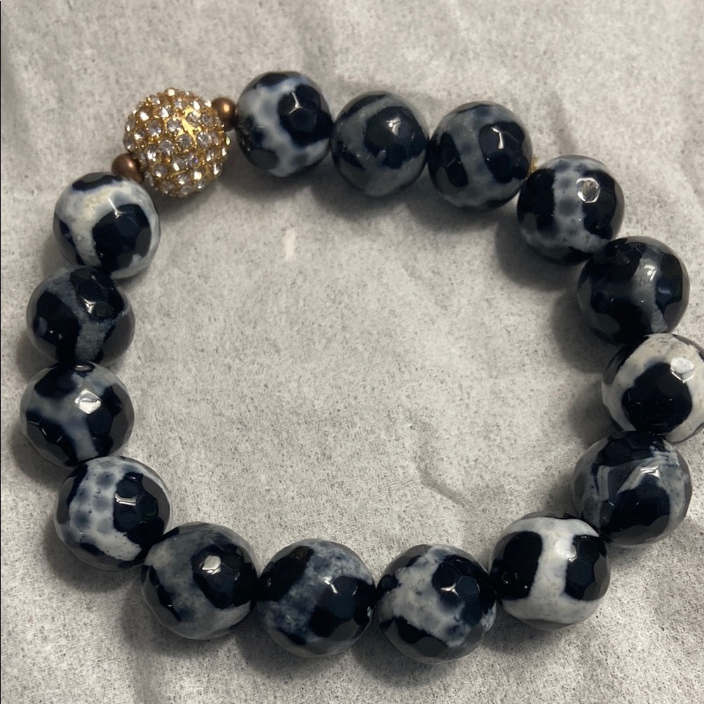 Elegant Black and White Beaded Bracelet